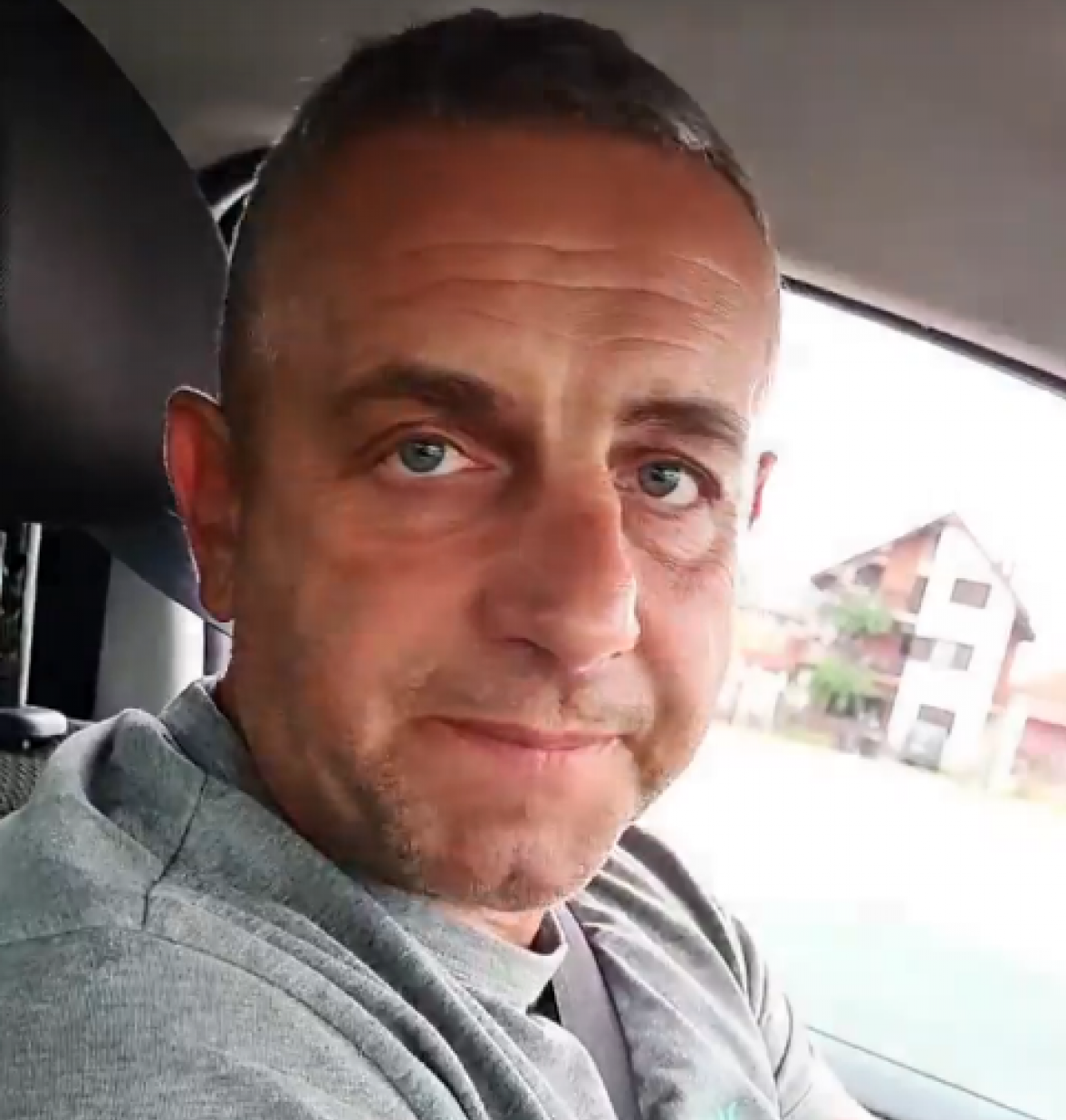 PEVAO SAM IM NA SAHRANAMA Ivan Gavrilović otkrio jezivu istinu: Mladi su gubili živote uz moj najveći hit!