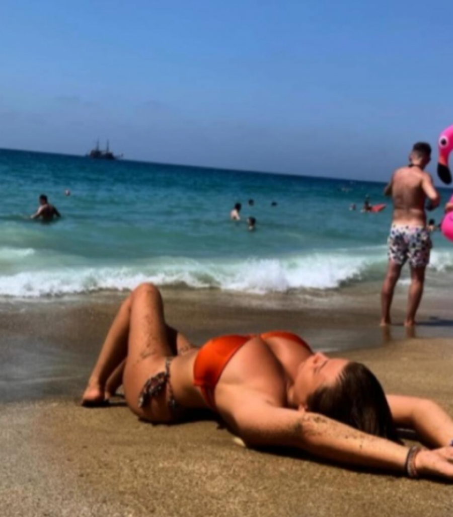 MNOGI IM NE MOGU ODOLETI! Sestre Miljane Kulić se skinule i digle temperaturu, njihova nauljana tela mame poglede (FOTO)