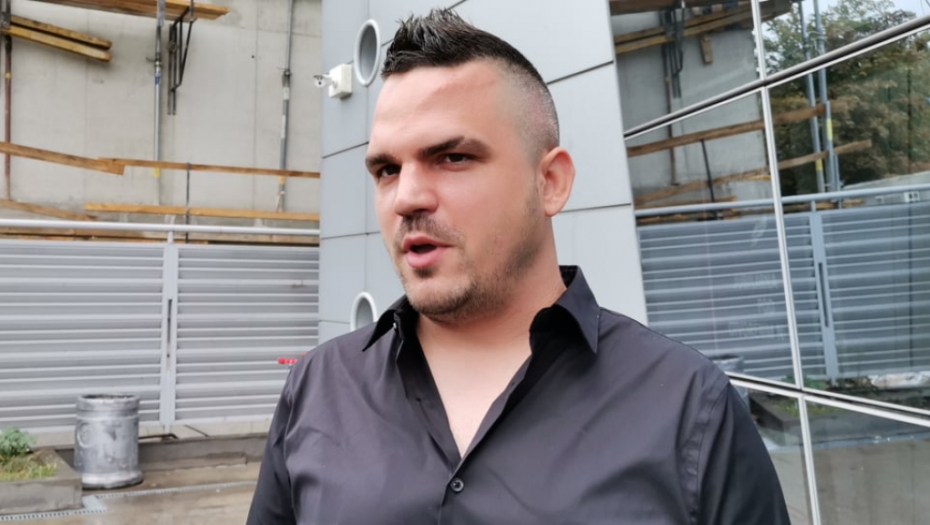 ULAZI DA SMRŠA I ZARADI PARE! Bane Čolak je takođe učesnik Zadruge 5, u svađi je sa ovim bivšim cimerom i nju nikako ne želi da vidi u rijalitiju! (FOTO)