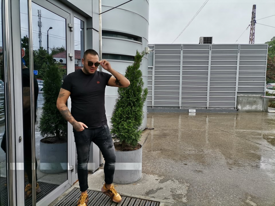 KLOŠARI JEDNI! Nezadovoljni Car urla i psuje na sav glas