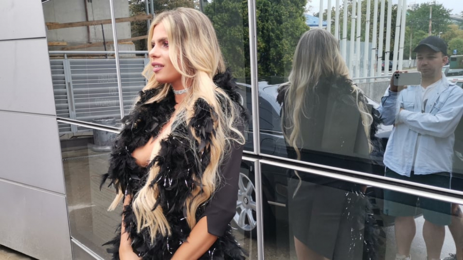 GOLIH GRUDI DOŠLA NA PINK Bivša učesnica ulazi u 