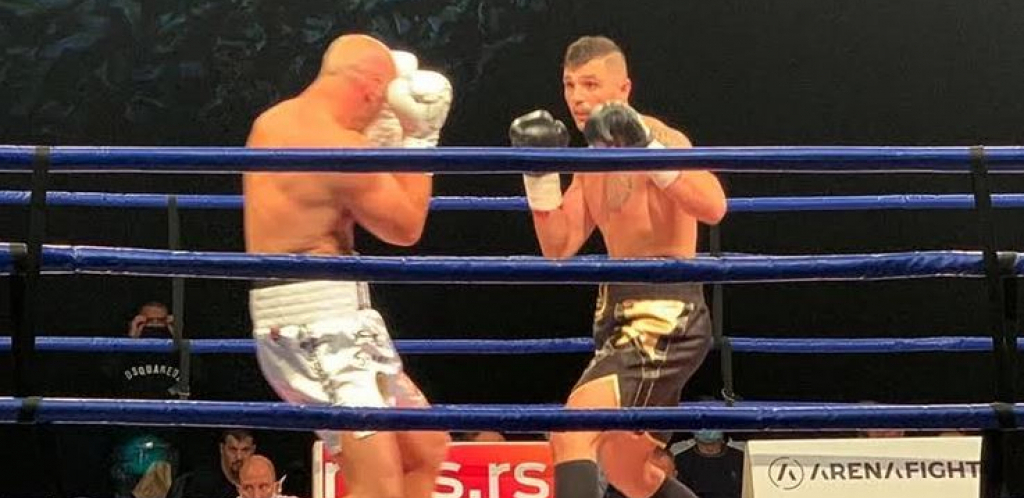 NAŠ BOKSER DEO SPEKTAKLA NA STADIONU TOTENHEMA! Crnogorac srpskih korena rame  uz rame sa Džošuom u Londonu!