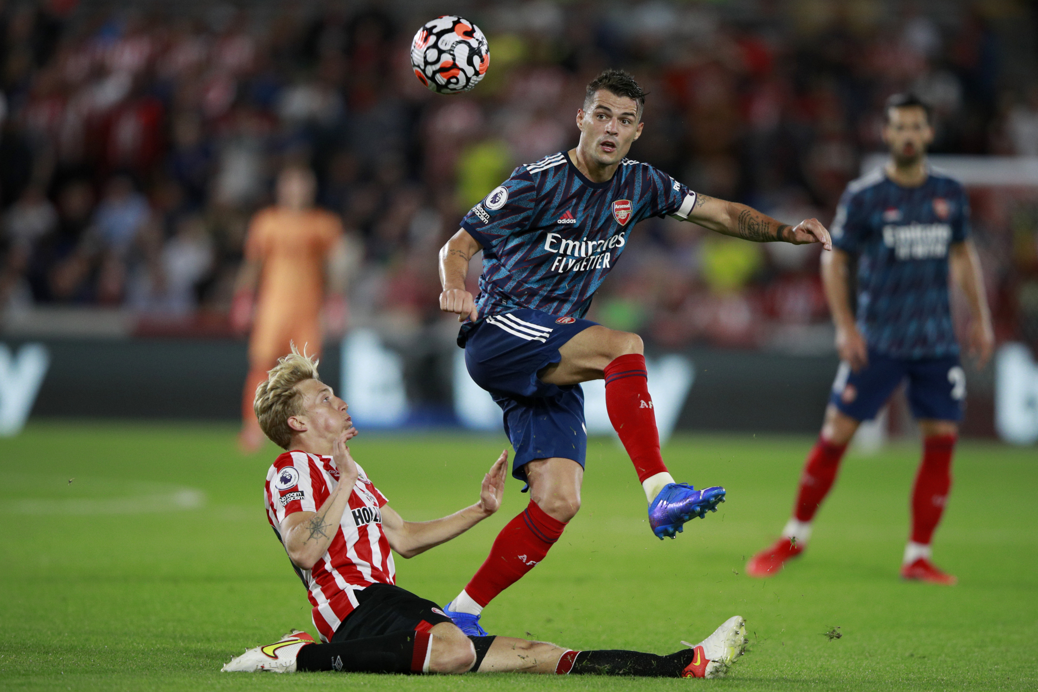 TAMAN IH JE KRENULO! Problemi za Arsenal, povredio se kapiten!