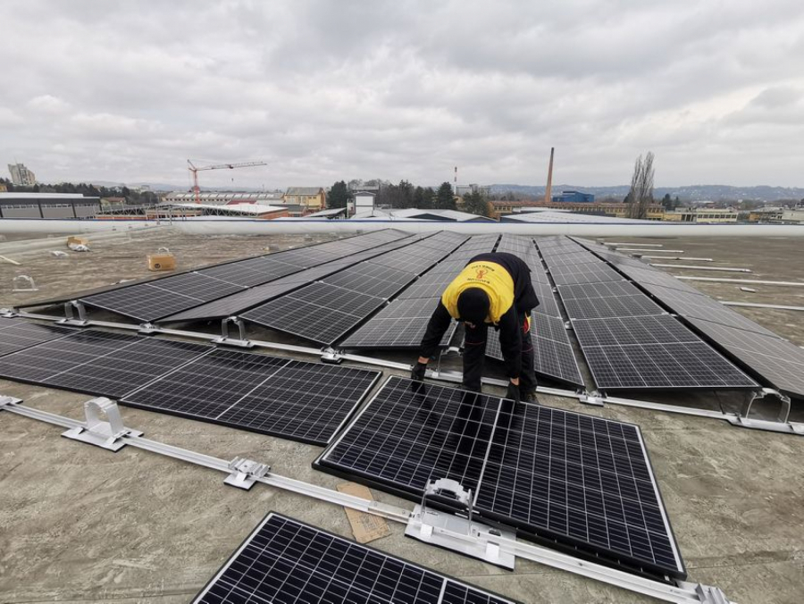 SPAS U VREME ENERGETSKE KRIZE Male solarne elektrane  niču na krovovima Srbije