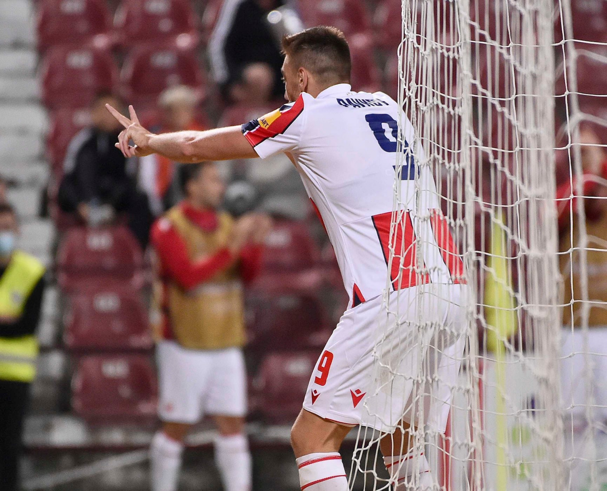 VELIKI PROBLEM ZA ZVEZDU! Povredio se standardni napadač, preskače Bragu?