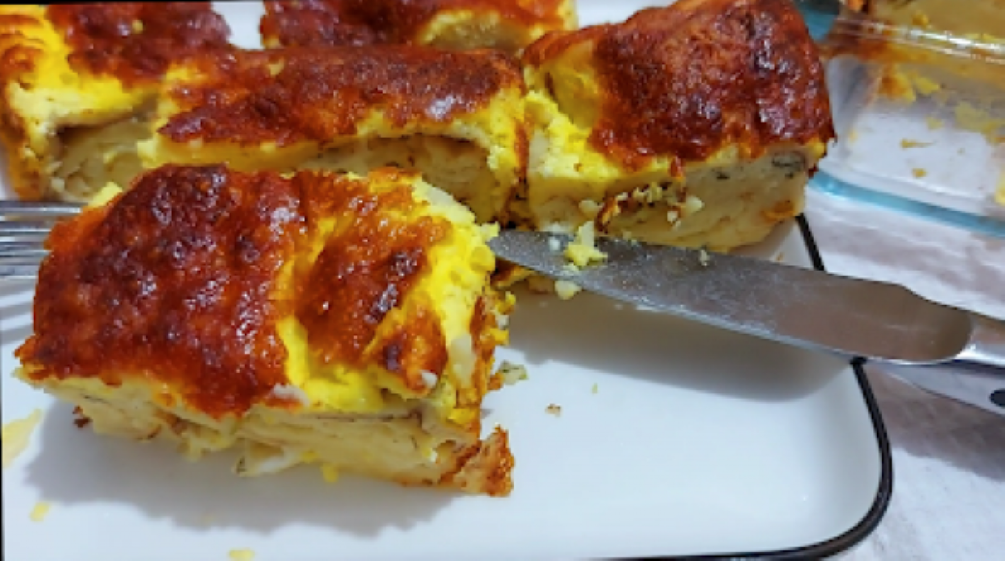 BAKINA KUHINJA: Fantastične zapečene palačinke sa kačkavaljem! (VIDEO)