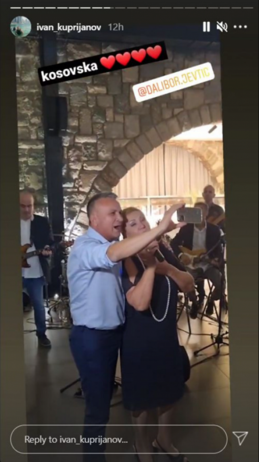 SAMO ZA NJEGOVU DUŠU Srđan Đoković u sevdahu, pogodila ga pesma, a evo sa kojom pevačicom je uhvaćen! (FOTO)