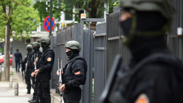 OGLASILA SE CRNOGORSKA POLICIJA Ovo su tri moguća scenarija, 1.800 uniformisanih pripadnika snaga bezbednosti sutra na Cetinju!