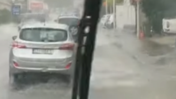 POTOP U Splitu kreće haos, u jednom satu palo kiše kao za mesec dana, ali to je tek početak (VIDEO)