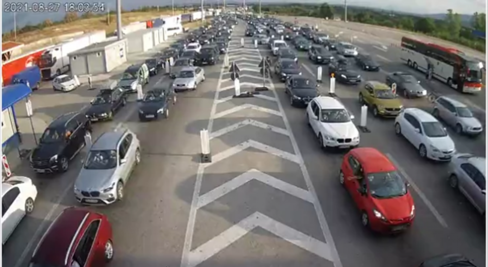 HAOS NA GRANICI Automobili na Horgošu čekaju i do 3 sata, isto je i na drugim prelazima