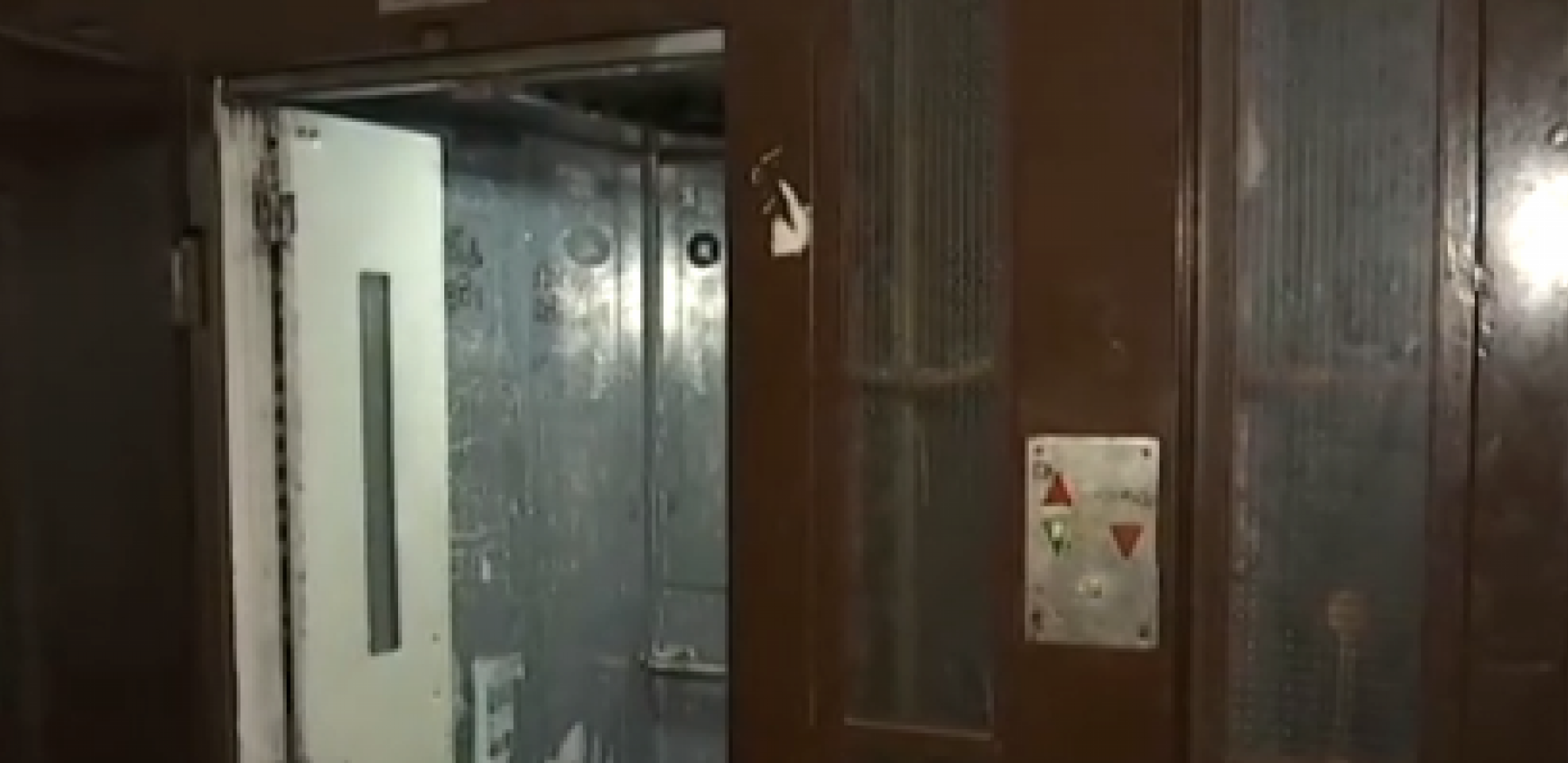JEZIVA NESREĆA U PEĆI Muškarac nastradao dok je popravljao lift