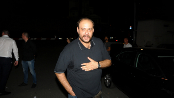 NIKADA GA NE BISTE PREPOZNALI Isplivala fotografija poznatog glumca sa početka karijere, glumio je u jednoj epizodi čuvene serije (FOTO)