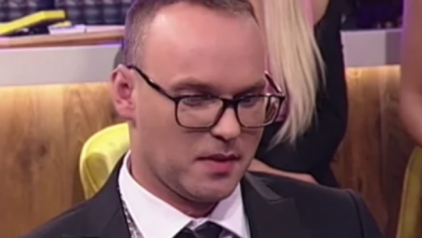 OVO SU NAJKRAĆI BRAKOVI NA ESTRADI Poznatog pevača supruga je optužila da je gej, a ovaj razvod je misterija već godinama unazad