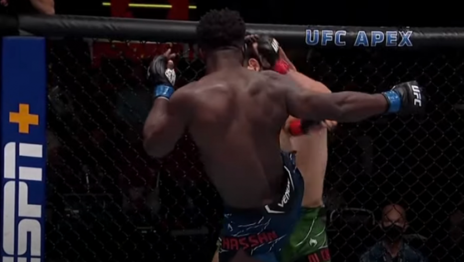 UNIŠTIO GA! Bio je potreban samo jedan udarac u glavu, Italijan nije znao šta ga je snašlo! (VIDEO)