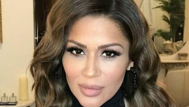 DOKTORI SU JOJ REKLI DA NE MOŽE DA IMA DECU Mina Kostić iskreno, molila se svaki dan, a onda se desilo čudo, evo i šta je rekla ko je pokrao