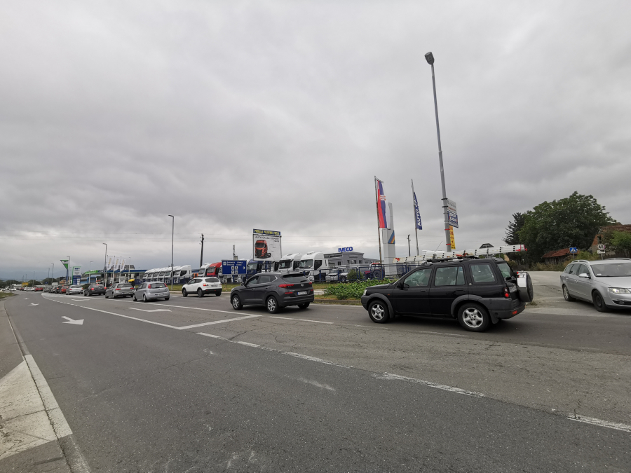 VOZAČI OPREZ! Smanjena vidljivost i mokri kolovozi otežavaju vožnju