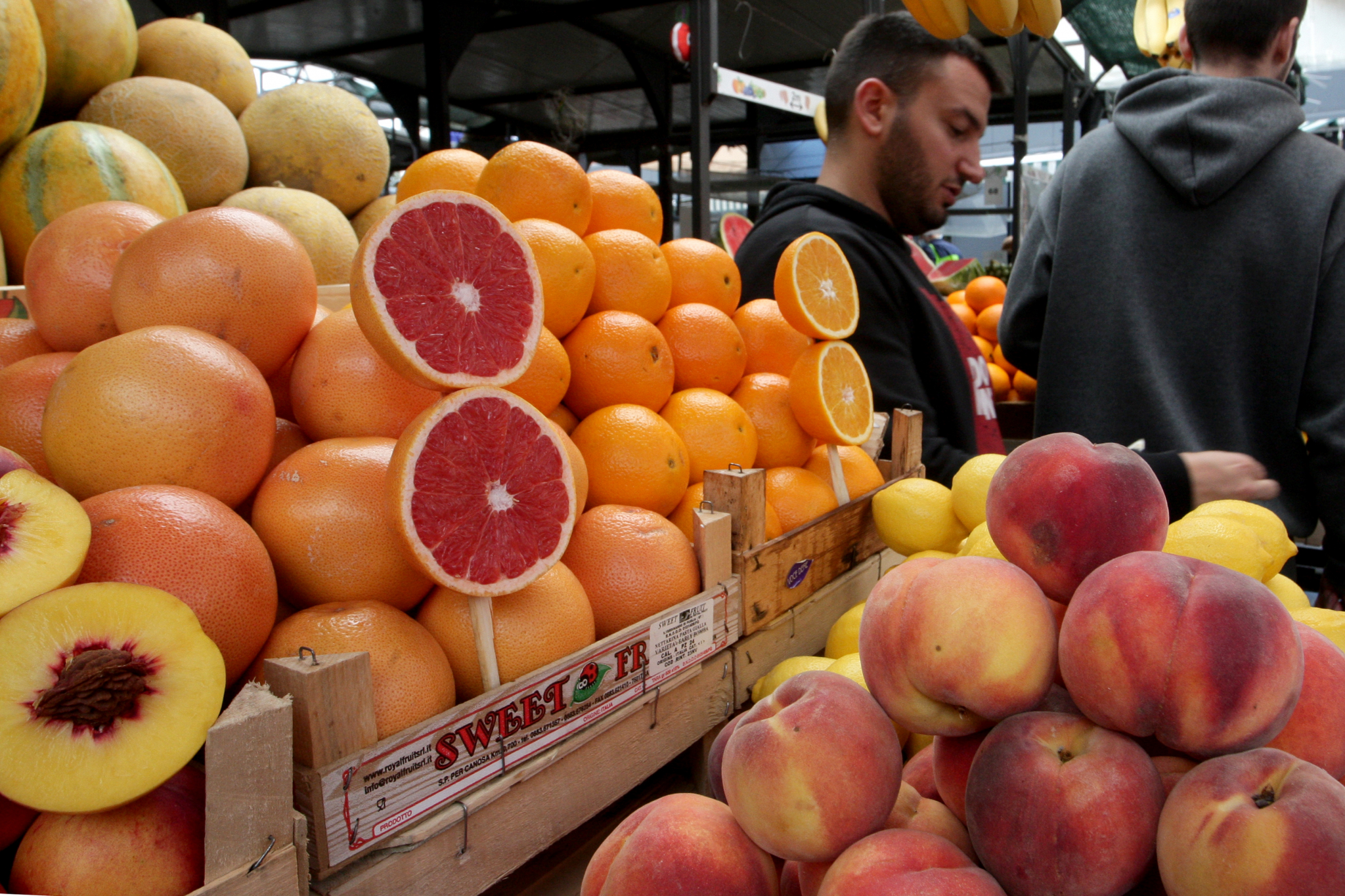 VOĆE REKORDNO POSKUPELO Kruške i breskve samo što ne kupujemo na komad, a evo koliko će koštati jabuke