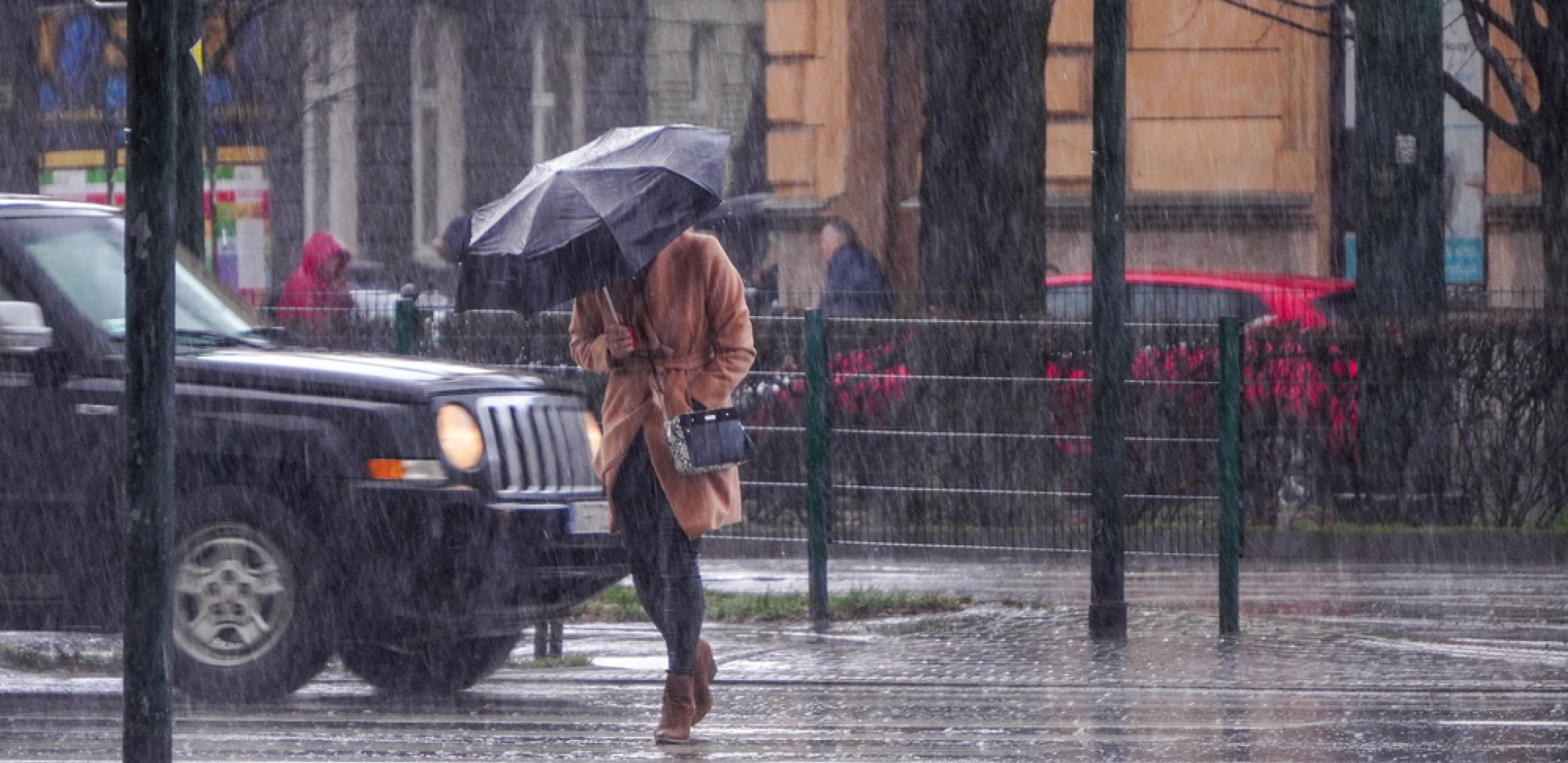 POČINJE NEVREME U SRBIJI RHMZ upozorava na vremenske nepogode sa gradom i obilnim pljuskovima