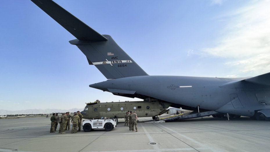 NA MILOST I NEMILOST TALIBANA Poslednji američki avion napustio Avganistan (VIDEO)
