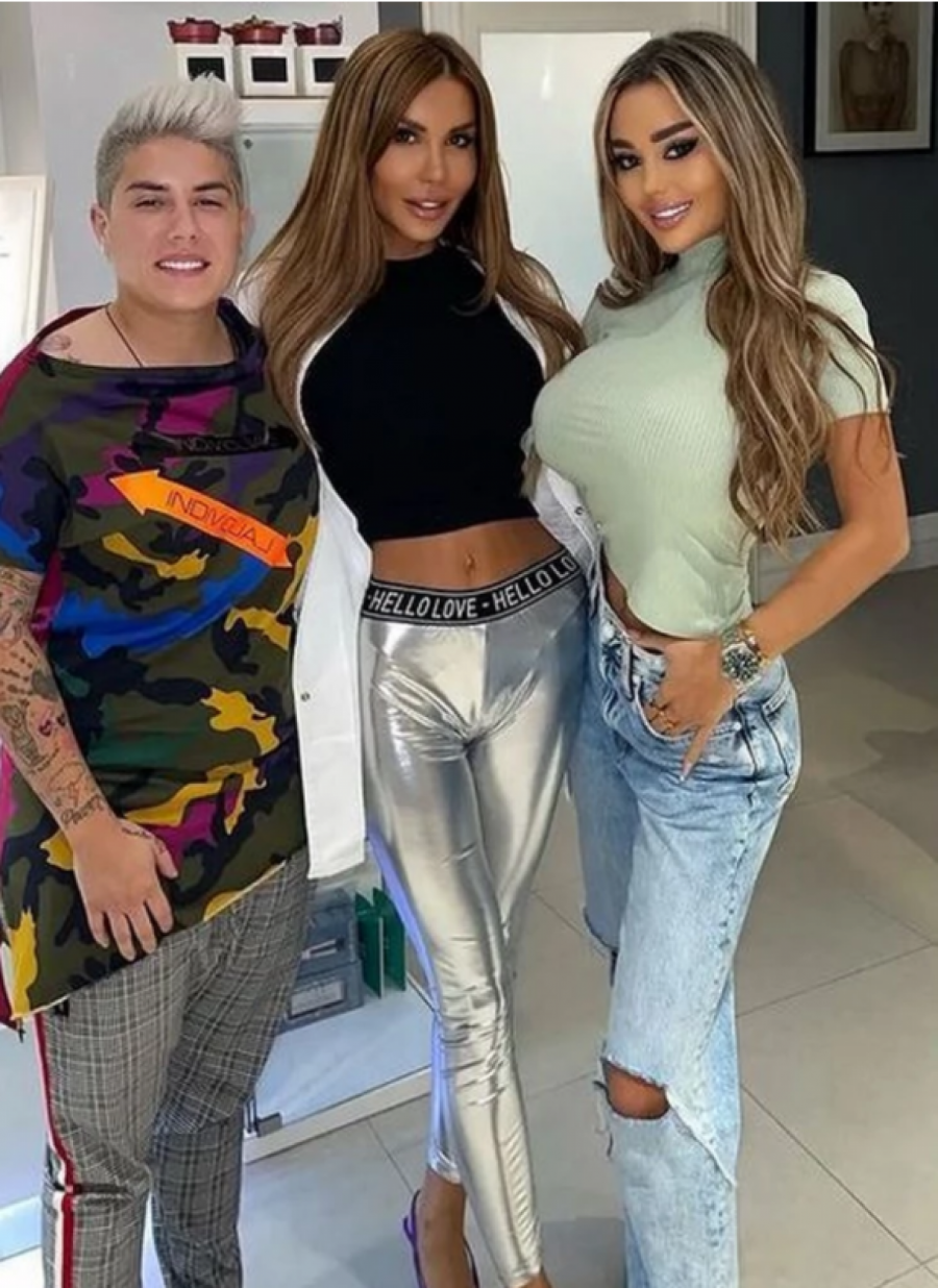 IZDEFORMISALA DEVOJKU PORED SEBE Ana Korać opet fotošopirala svoje fotke, pa napravila novi hit na društvenim mrežama