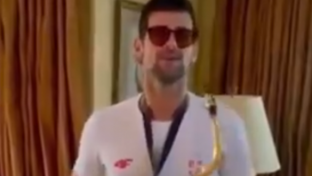 OVO ĆE VAM ULEPŠATI DAN! Đoković ne skida dres Srbije, zasvirao neobičan instrument i najavio pohod na US Open! (VIDEO)