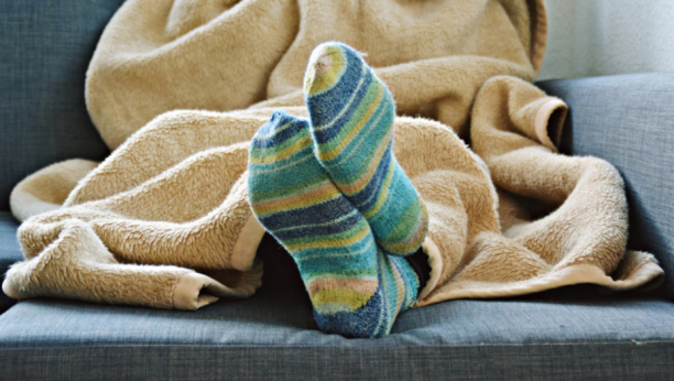 REŠENA DILEMA: Evo da li treba spavati u čarapama i šta nam stvarno pomaže!