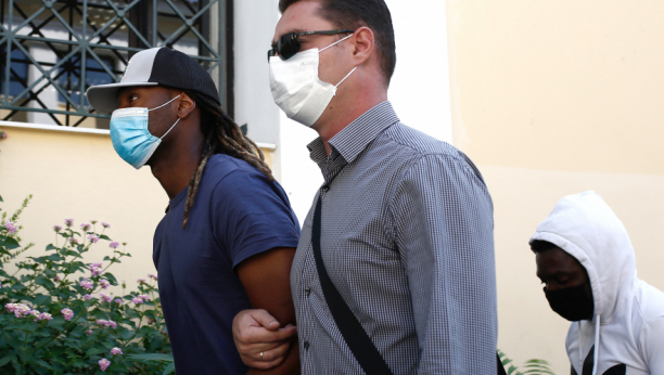 IGRAČ CRVENO-BELIH OPTUŽEN ZA SILOVANJE Da nisam fudbaler ne bih bio ovde! (FOTO, VIDEO)