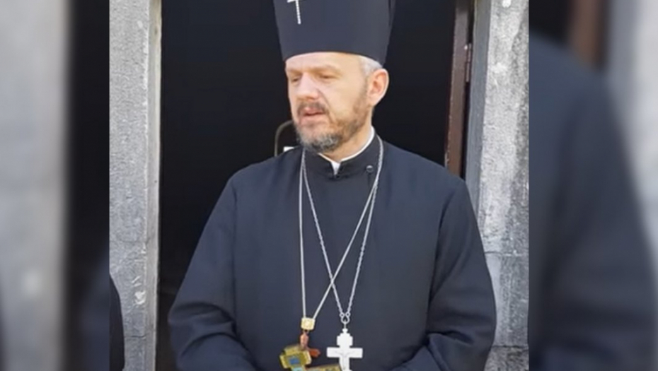 ŠTA REĆI ZA ČOVEKA KOJI JE PRODAO PORODICU ZARAD TITULE: Bivša žena raspopa Lajovića poslala brutalnu poruku (FOTO)