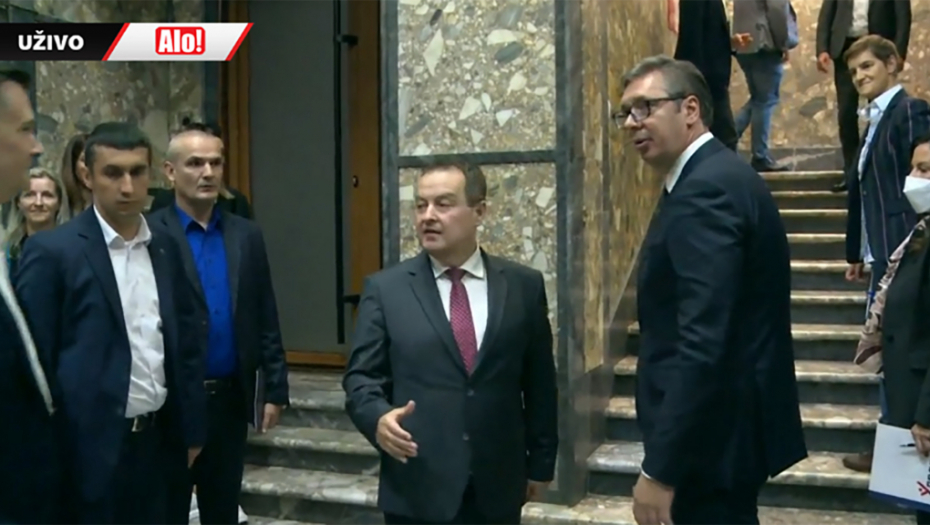 SASTANAK RUKOVODSTAVA SNS I SPS Na čelu delegacija Vučić i Dačić: Ovo je konačan datum izbora u Srbiji (VIDEO)