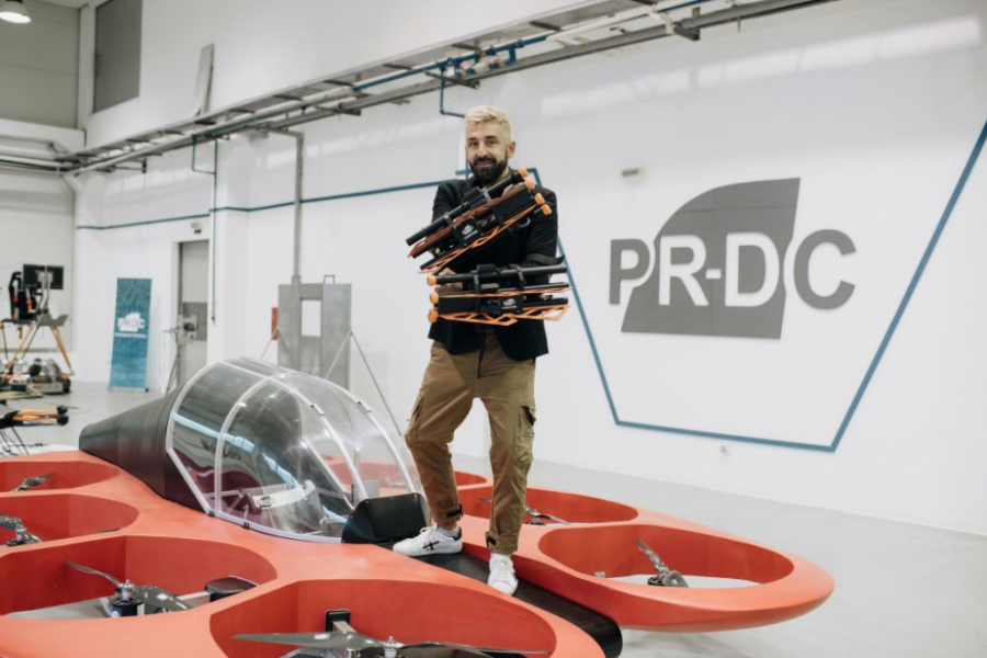 NOVU SEZONU EMISIJE „Amidži Šou“ OTVARA U LETEĆEM AUTOMOBILU? Ognjen Amidžić odgovorio na izazov i testirao patent Željka Mitrovića!