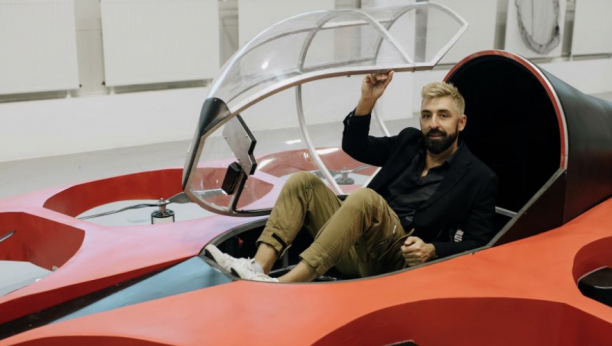 NOVU SEZONU EMISIJE „Amidži Šou“ OTVARA U LETEĆEM AUTOMOBILU? Ognjen Amidžić odgovorio na izazov i testirao patent Željka Mitrovića!