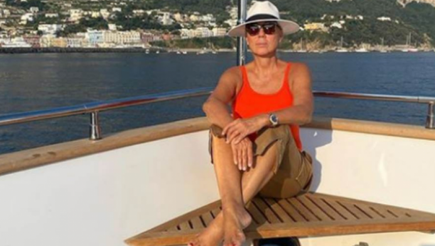 PRIVATAN AVION I ŽENSKO DRUŠTVO Lepa Brena nakon održanih koncerata, otišla na odmor i ne štedi (FOTO)