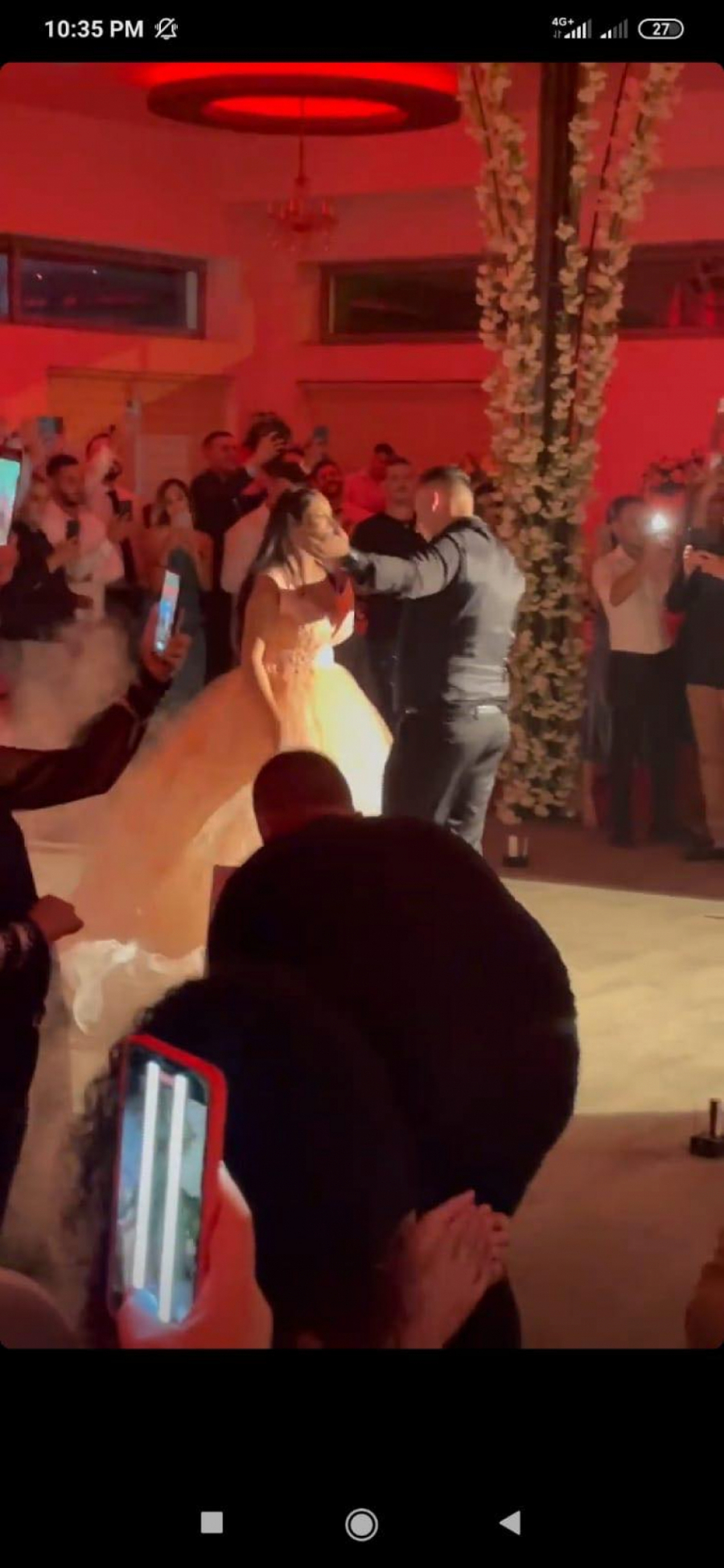 ŠAKO ZA SVADBU SINA ISKEŠIRAO PARA U VREDNOSTI JEDNOG STANA Polumenta pevao cele večeri, a ovako su izgledale njegove ćerke i supruga!