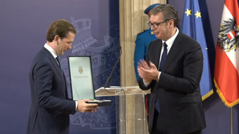 Predsednik Srbije Aleksandar Vučić odlikuje kancelara Austrije Sebastijana Kurca