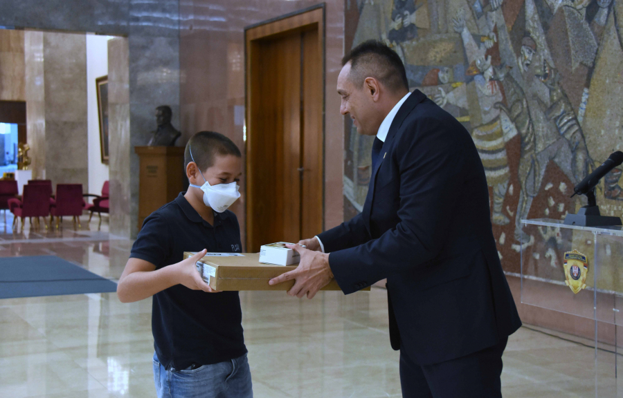 MINISTAR VULIN: Za decu palih i ranjenih pripadnika MUP-a od sada i zimovanje i letovanje