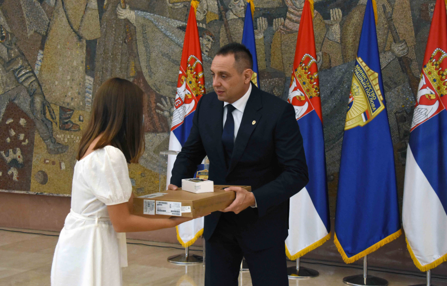 MINISTAR VULIN: Za decu palih i ranjenih pripadnika MUP-a od sada i zimovanje i letovanje