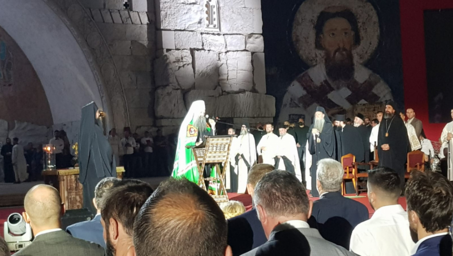 SVI LJUDI SU POZVANI DA BUDU NAŠA BRAĆA Patrijarh Porfirije poslao jaku poruku vernicima, pa ih upitao da li je Joanikije dostojan!