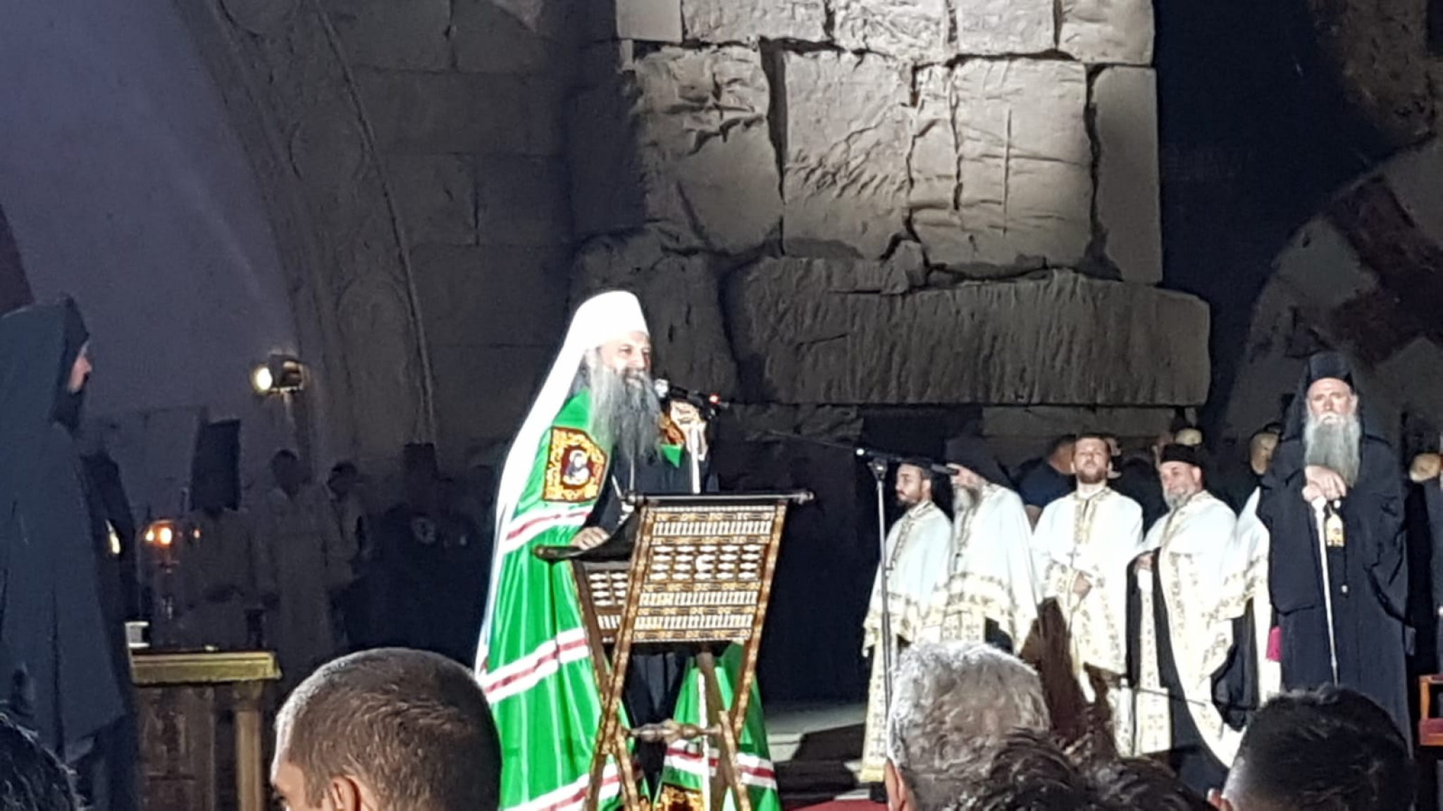 SVI LJUDI SU POZVANI DA BUDU NAŠA BRAĆA Patrijarh Porfirije poslao jaku poruku vernicima, pa ih upitao da li je Joanikije dostojan!