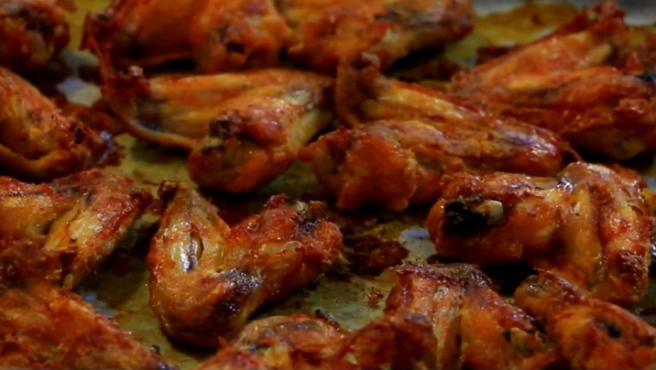 Nikad ih nije dosta: Hrskava pileća krilca sa praškom za pecivo