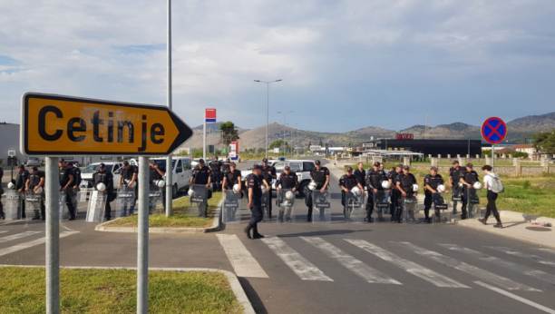 MUP CRNE GORE PLATIO ŽESTOKU CENU NA CETINJU Komite i njihovi sledbenici povredili 20 policajaca