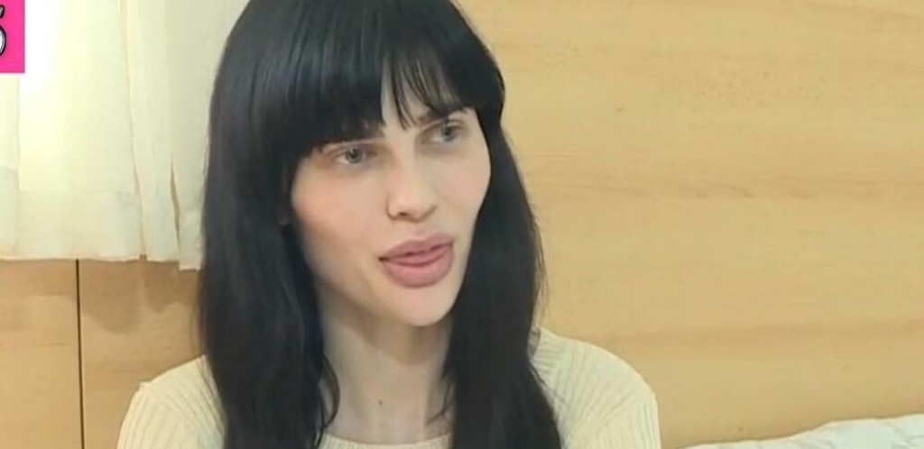 SVE CURI S NJE Snimak Deniz Dejm dok se samozadovoljava hara internetom, pogledajte kako izgleda (VIDEO 18+)