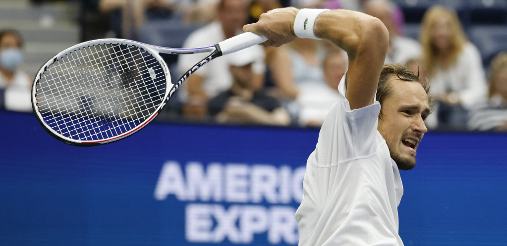 RUS OPRAVDAO ULOGU FAVORITA Medvedev prvi polufinalista, ali nije mu bilo lako kao što se očekivalo