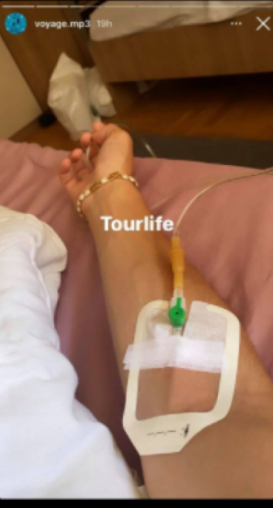 VOJAŽU POZLILO, ZAVRŠIO NA INFUZIJI! Sve ga je stiglo, samo je pao u krevet