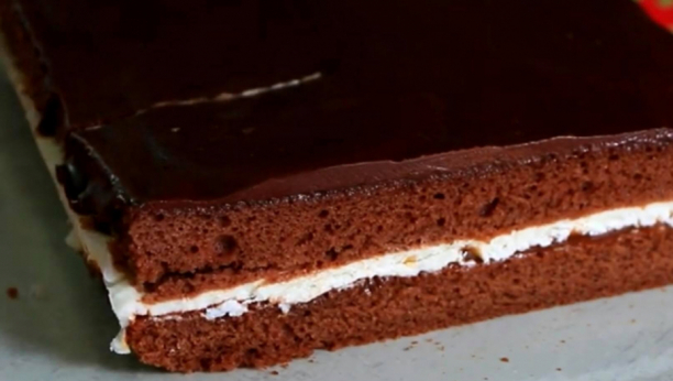 Mekan i sočan: Kakao kolač sa pekmezom i pavlakom