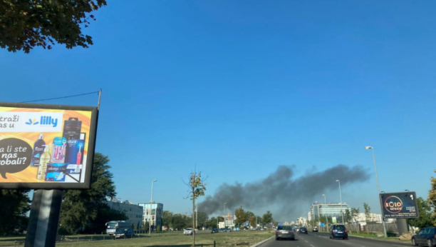 BUKTI POŽAR NA NOVOM BEOGRADU Oblak dima iznad bloka 70