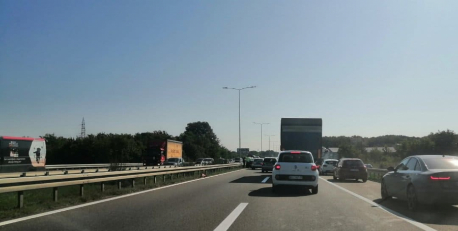 VOZAČI, OPREZ! Očekuju se gužve posebno na ovim putevima