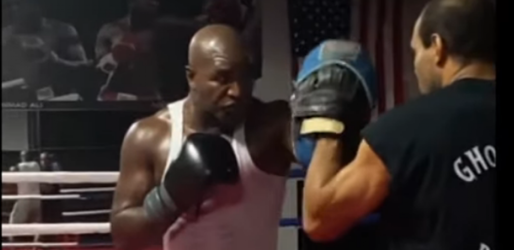 SENZACIJA! Holifild posle 10 godina ponovo u ringu!