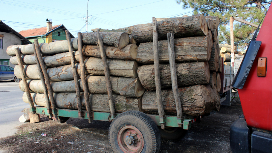 POČINJE NABAVKA OGREVA ZA ZIMU Za grejanje na drva - 35.000 do 150.000 dinara