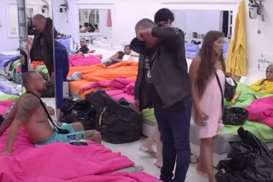 ODVRATNO! Miki Đuričić redom mirisao tuđu obuću da otkrije kome smrde noge, Dalila mu se pridružila