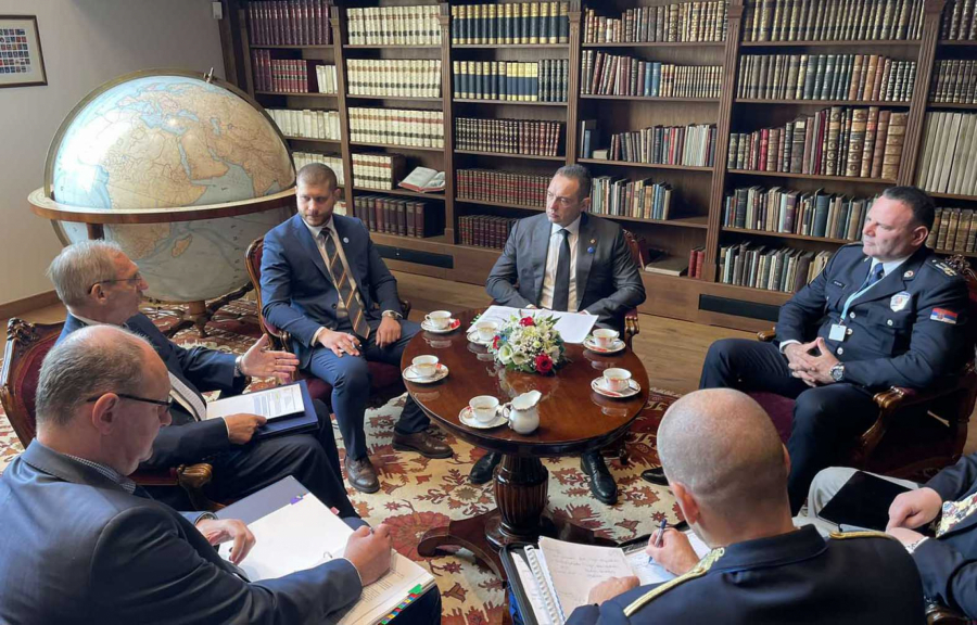 MINISTAR VULIN Srbija nikad neće i ne može da postane parking za migrante! (FOTO)